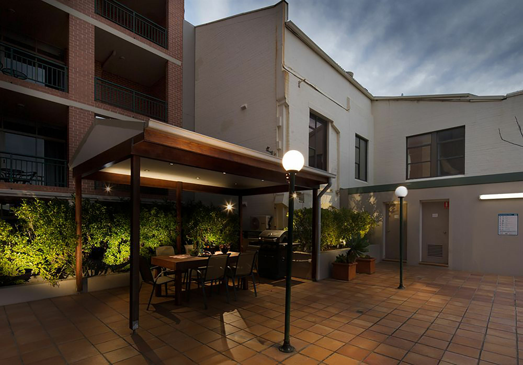 Best Western Plus Camperdown Suites Sydney Exterior photo